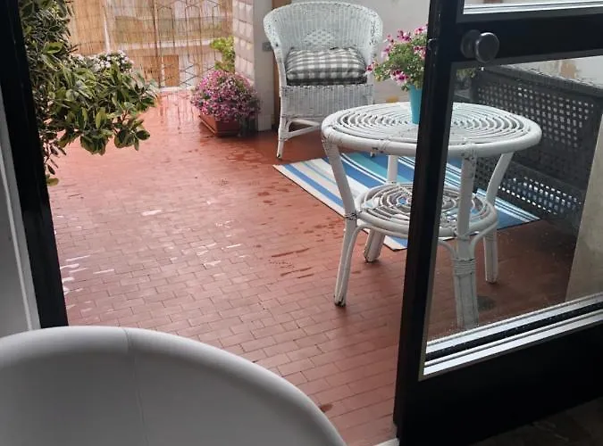 La Terrazza Near The 4* バーリ